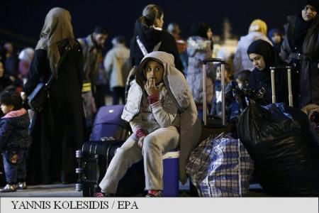 Rețea de trafic de migranți spre Marea Britanie, destructurată în urma unor raiduri în țări europene. Foto: EPA