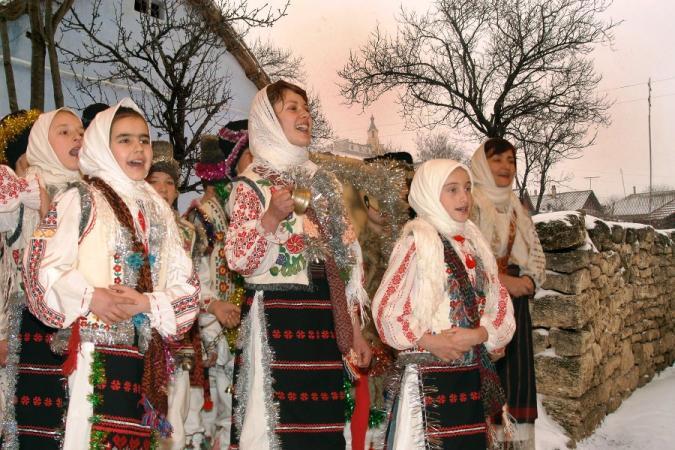 К объектам культурного наследия относятся обычаи народа и формы его творчества. Фото: moldovenii.md