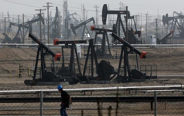 Аналитики прогнозируют падение цены нефти до 40 долларов из-за увеличения запасов сырья по всему миру.