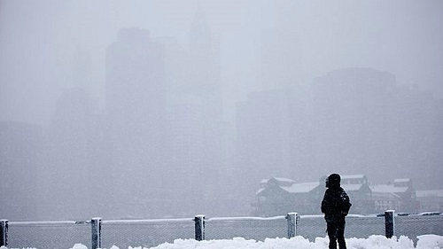 Из-за надвигающихся сильных снегопадов в 6 штатах на юго-востоке страны введен режим ЧП.