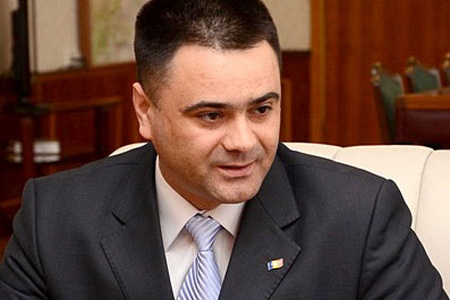 Министр обороны республики Виталий Маринуца.