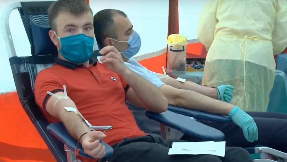 В одном из столичных парков состоялась акция по приему донорской крови.