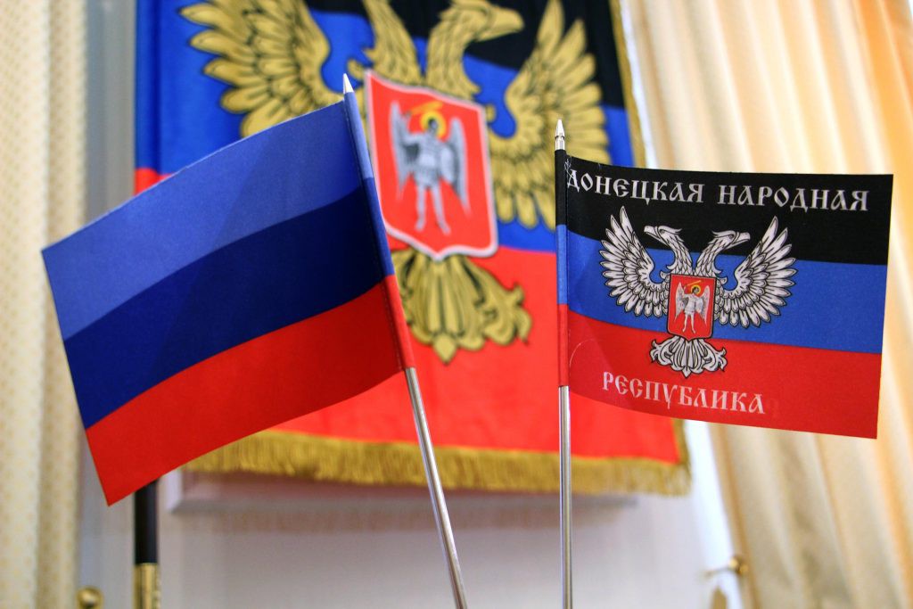 Главы "ДНР" и "ЛНР" попросили Путина признать независимость республик.