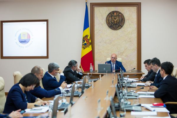 Premierul Pavel Filip i-a îndemnat pe miniștri să se mobilizeze în realizarea angajamentelor asumate prin Acordul de Asociere RM-UE. Foto: gov.md