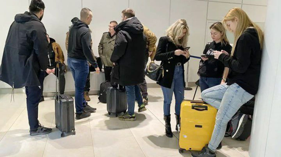 Сербские болельщики: Продержали нас три часа, задавали одни и те же вопросы.