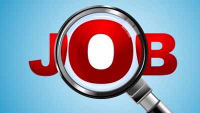 Problema acestui job, potrivit unui reprezentat este că fiecare angajat trebuie să petreacă 12 ore pe zi analizând faţa şi spatele păsărilor. Foto: linkedin.com