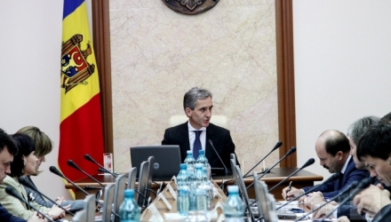 Guvernul Leancă trebuie demis pentru că a permis devalorizarea monedei naționale și creșterea prețurilor.