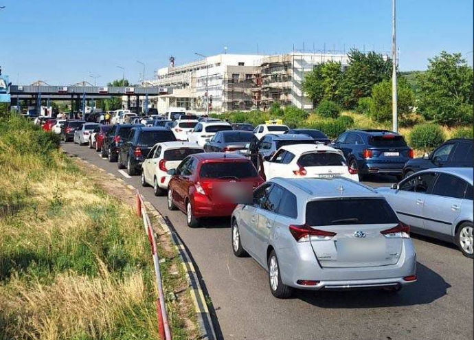 На КПП Леушены-Албица образовались заторы из-за технического сбоя.