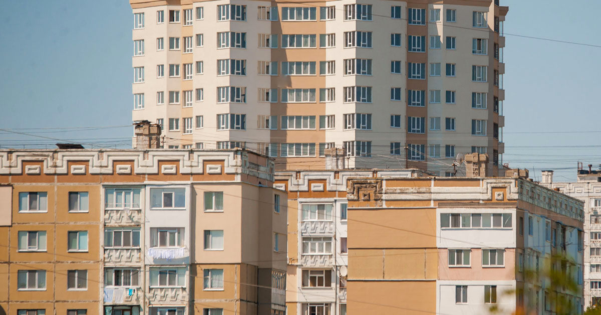 În Moldova scade numărul autorizațiilor de construcție, dar locuințele nu se ieftinesc.