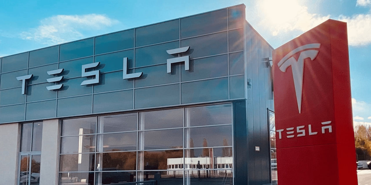 Tesla впервые начнет рекламировать свои электромобили.