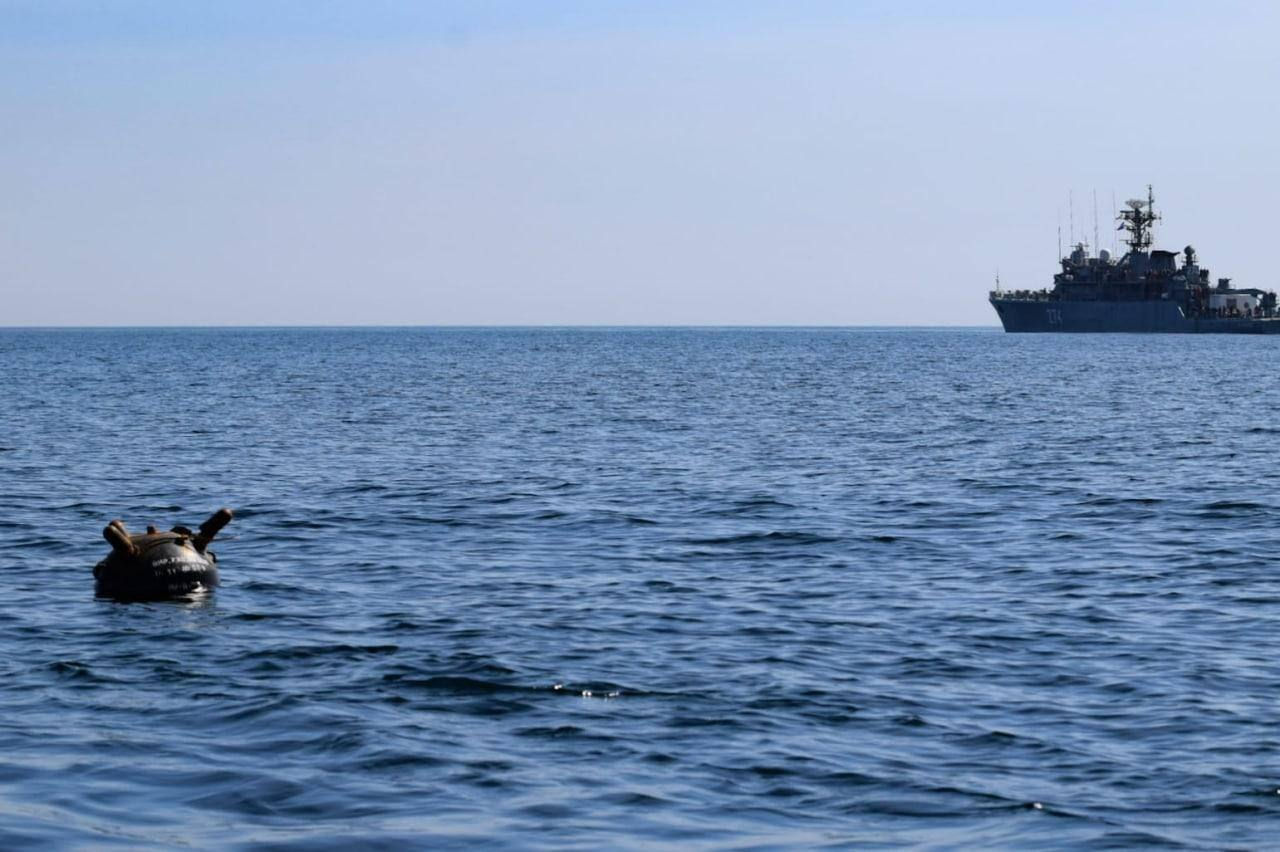Болгария усиливает патрулирование в Черном море после взрыва мины возле Румынии.