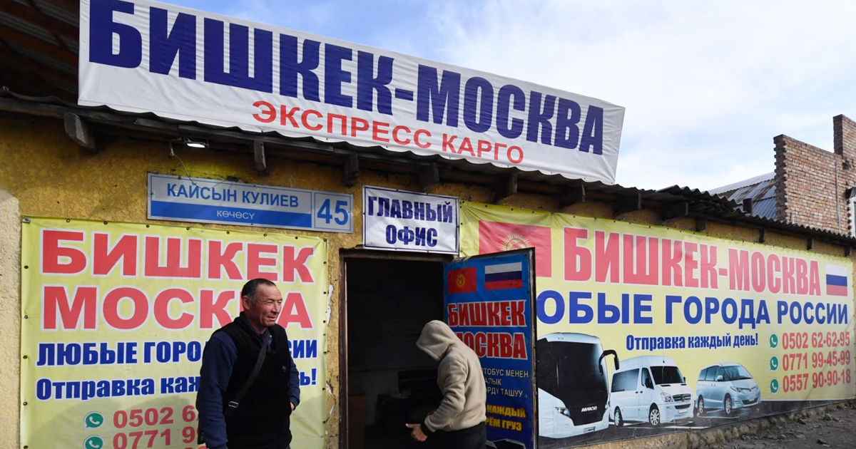 Кыргызстан и Узбекистан призывают граждан не ездить в Россию.