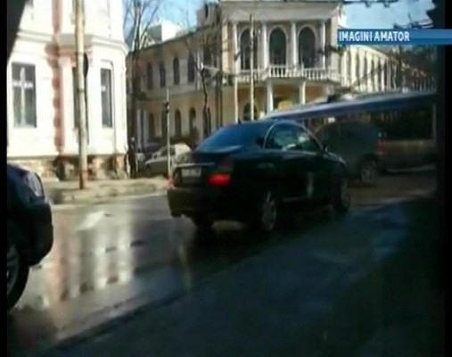 Soferii celor doua masini au fost amendati cu cate 200 de lei fiecare.
