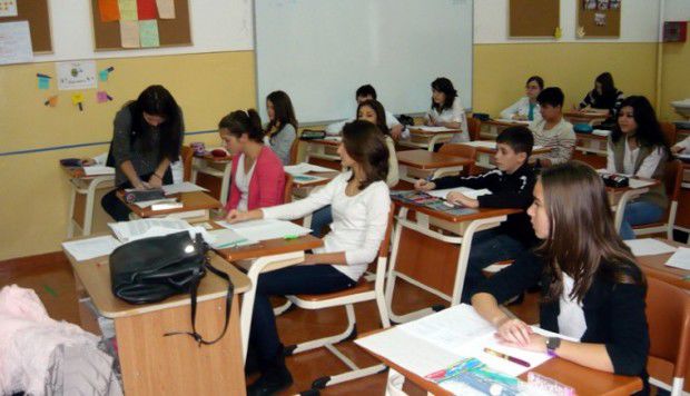 În următorii ani Ministerul Educației va investi prioritar în simplificarea programei școlare. Foto: cugetliber.ro