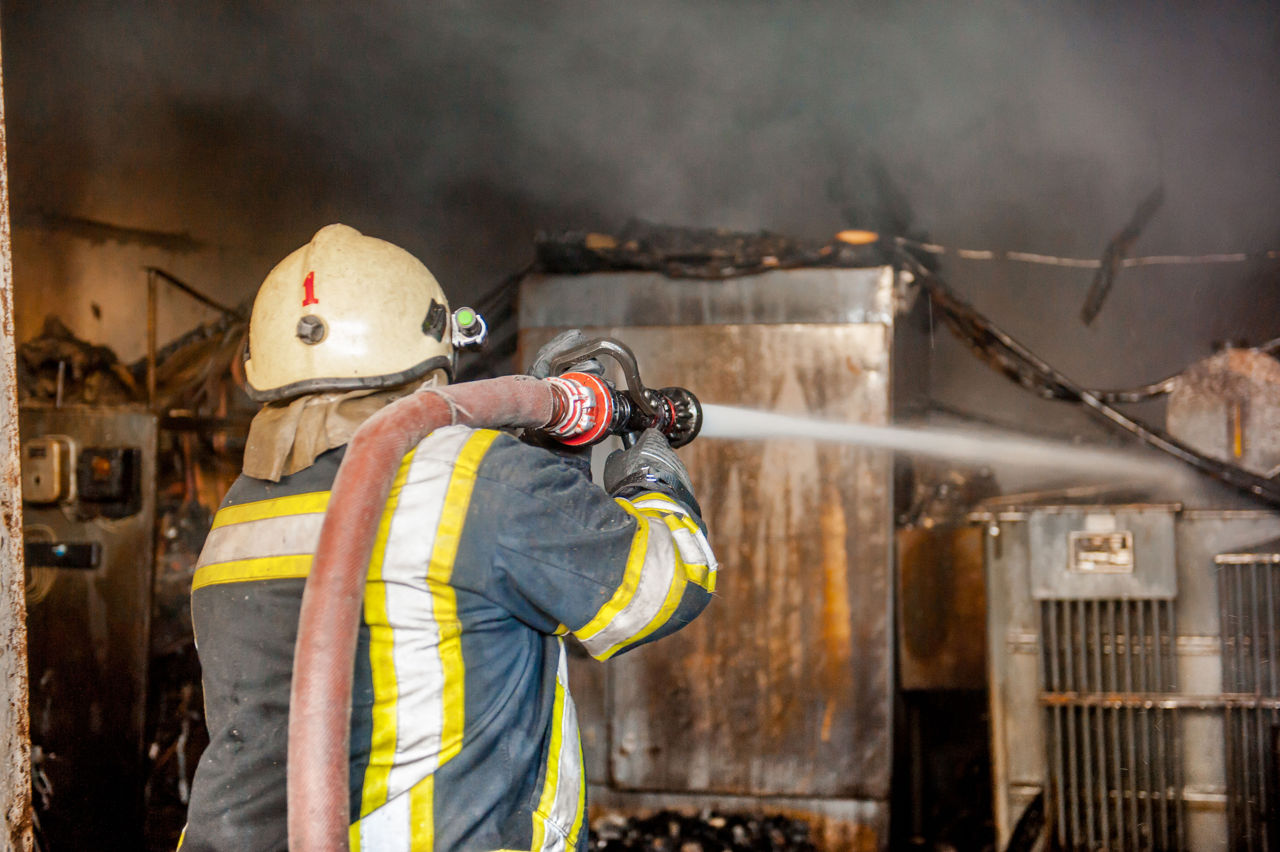 Incendiu la Sângera. Un bărbat, transportat la spital.