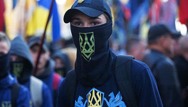 Журналистка испанской газеты El Confidencial Этель Бонет в своей статье рассказала, как на Украине готовят юных ультранационалистов.