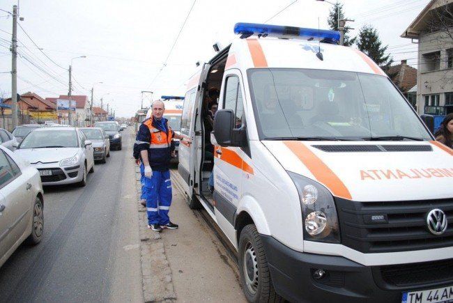 Un tânăr, călcat intenționat cu maşina după ce a vrut să fure mireasa. Foto simbol: tion.ro