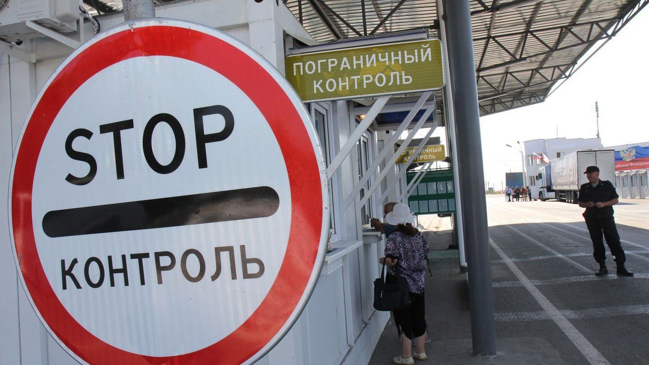 Специалисты Россельхознадзора не пустили в Россию опасную продукцию.
