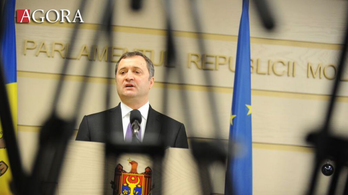 Ansamblul de clădiri, care constituie Penitenciarul nr. 13 din Chişinău, în care este deţinut Vlad Filat, este din veacul lui Kotovski şi trebuia închis de mult timp, a declarat avocatul Igor Popa.