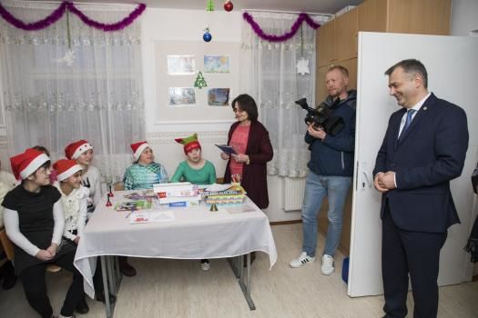Кику посетил Центр размещения детей с ограниченными возможностями.