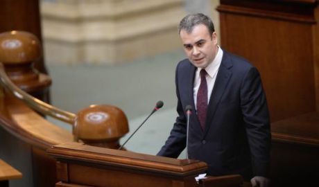 Cererea DNA privind o nouă încuviinţare a reţinerii şi arestării lui Darius Vâlcov a fost aprobată de Senat, fiind înregistrate 120 voturi „pentru” şi 18 „împotrivă”.