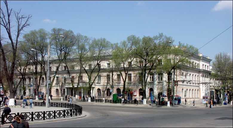 Осенью этого года бульвар Штефана чел Маре закрывается на капитальный ремонт.  Фото: monument.sit.md