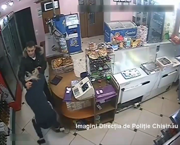 Грабитель не учел присутствие видеокамеры.