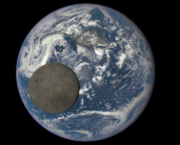 Снимки были сделаны при помощи космического аппарата Deep Space Climate Observatory.