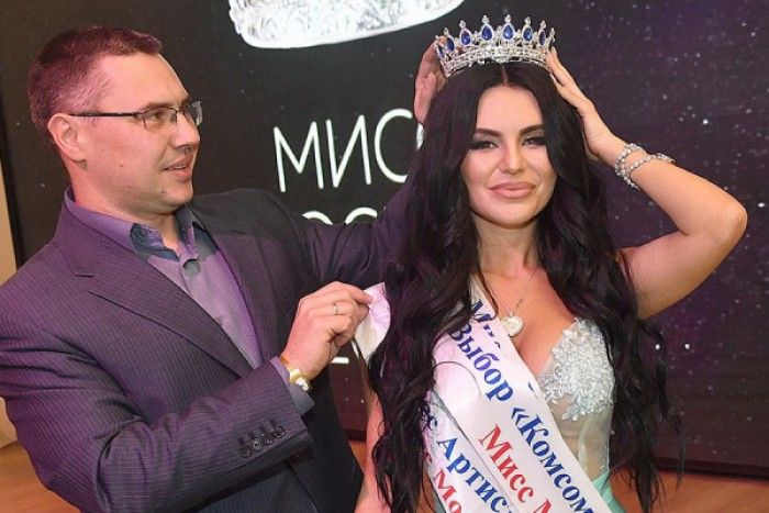 O tânără din Găgăuzia, paticipantă la un concurs de frumusețe Moscova.