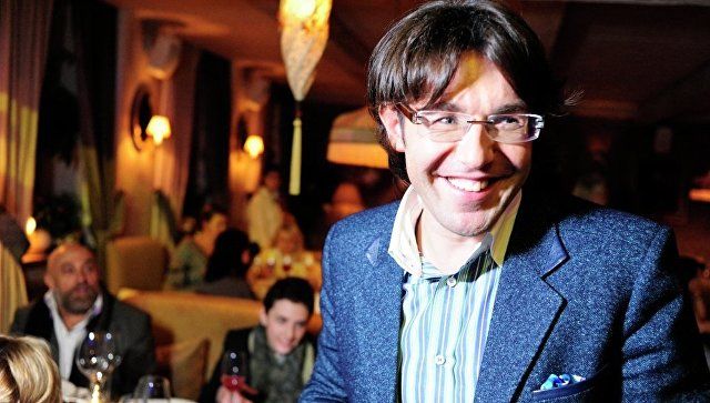 Андрей Малахов выложил фото анкеты, где в поле "профессия" написал "блогер".