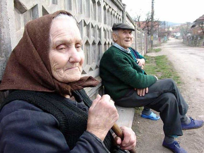 Și aceste prevederi legale, ce vor face sistemul de pensii mai echitabil și mai sustenabil, vor asigura un trai decent bătrânilor și se referă la toți  pensionarii.