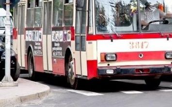 Panica intr-un troleibuz dupa ce un barbat de 64 de ani si-a dat ultima suflare chiar in timpul calatoriei.