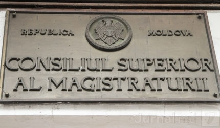 Magistratul ar fi extorcat şi primit 1.000 de euro mită. Foto: ajm.md