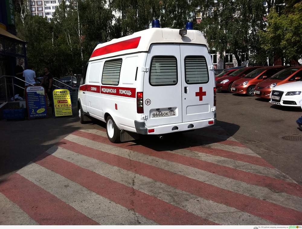 С резаными ранами бедра, спины и грудной клетки слева приезжий был госпитализирован. Фото: apikabu.ru.