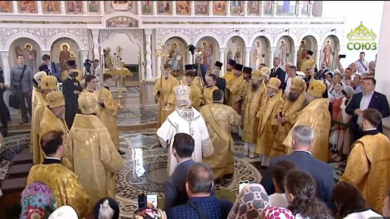 Патриарх Кирилл упал в храме в Новороссийске во время литургии.