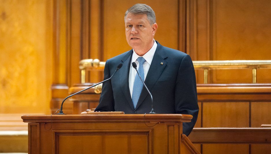 Клаус Йоханнис объявил парламентариям, что страна находится в «полноценном» политическом кризисе. 