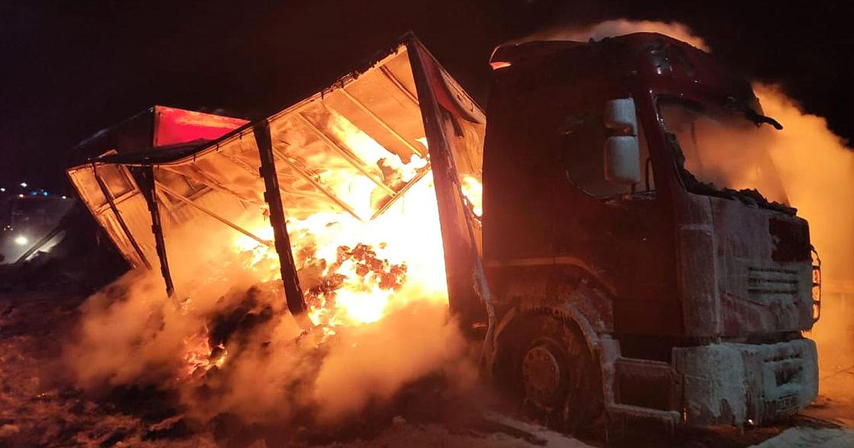 В Кишиневе возле мясокомбината сгорели два грузовика Man и Mercedes.  