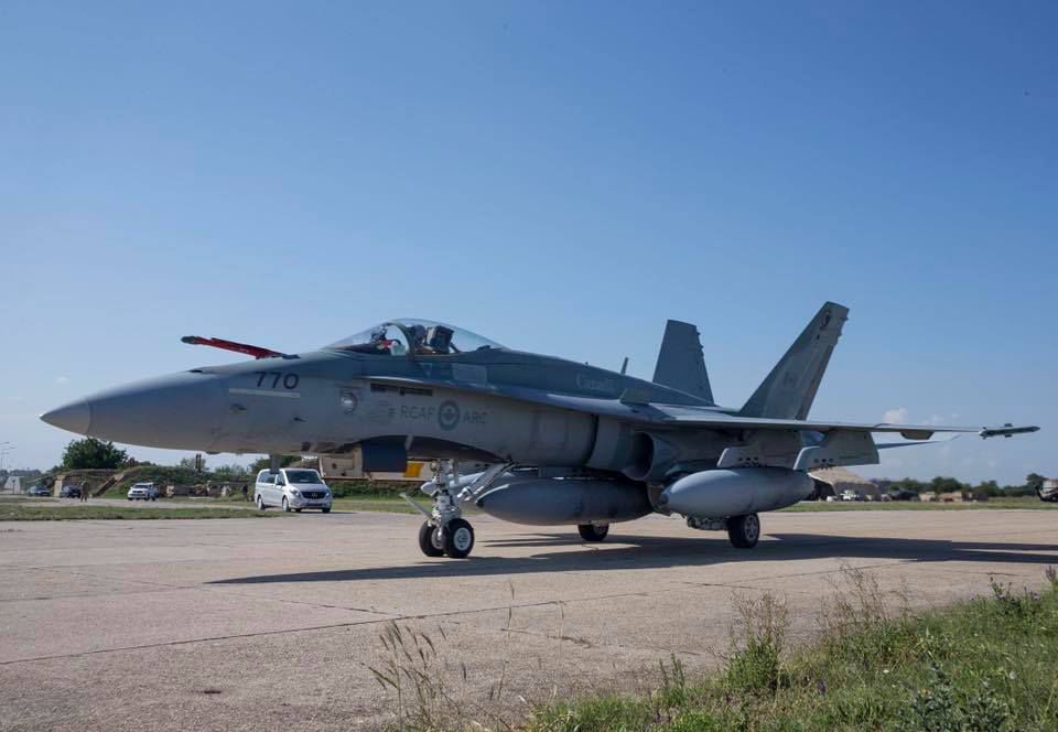 CF-18 Hornet - американский истребитель-бомбардировщик и штурмовик, разработанный в 1970-х годах.
