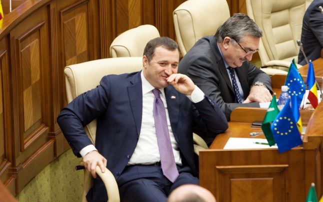 Vlad Filat pierde un deputat.