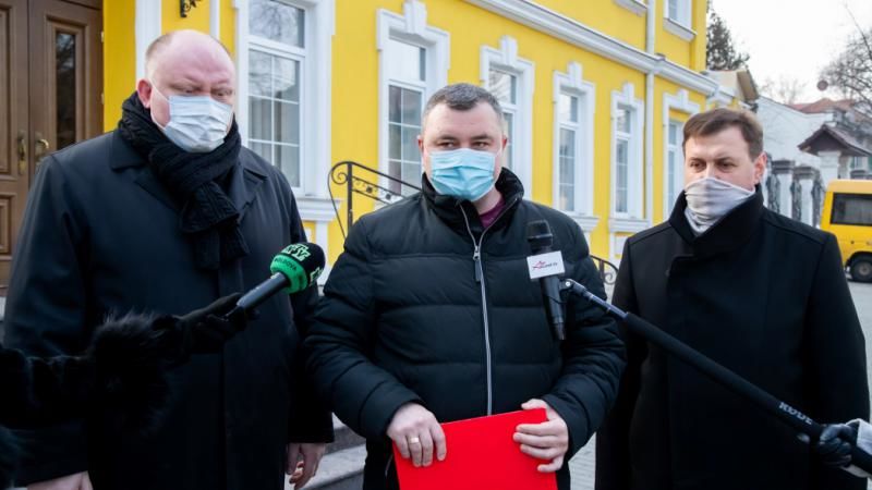 Депутаты-социалисты Василий Боля и Григорий Новак обратились в Конституционный суд.