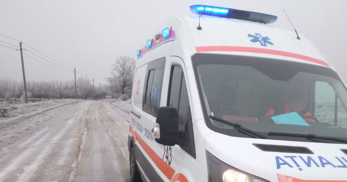 Un pacient a murit la Orhei până la venirea ambulanței: Mașina a rămas blocată pe drum.