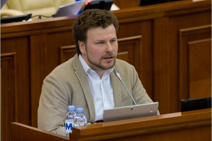 Работники могут получать по 2500 леев на оплату услуг по уходу за детьми.