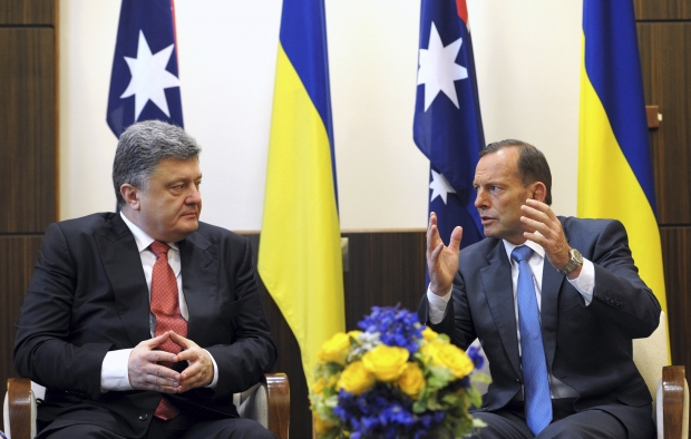 Порошенко: Предварительные результаты расследования подтвердили, что самолет был сбит российской ракетой.