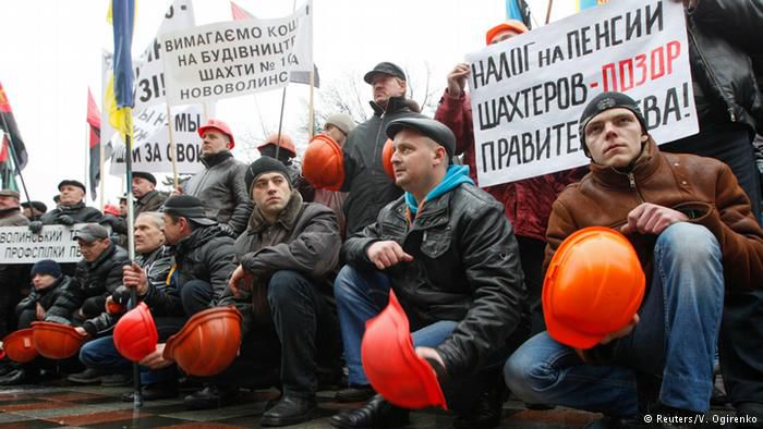 Шахтеры требуют выплатить зарплаты и сохранить рабочие места.