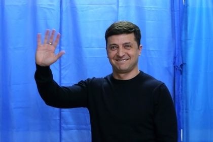 Согласно предварительным итогам, Зеленский набирает 30,22% голосов, Порошенко – 16,62%. 