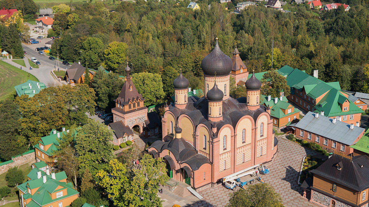 Biserica Ortodoxă Estonă și-a declarat independența față de Biserica Ortodoxă Rusă.