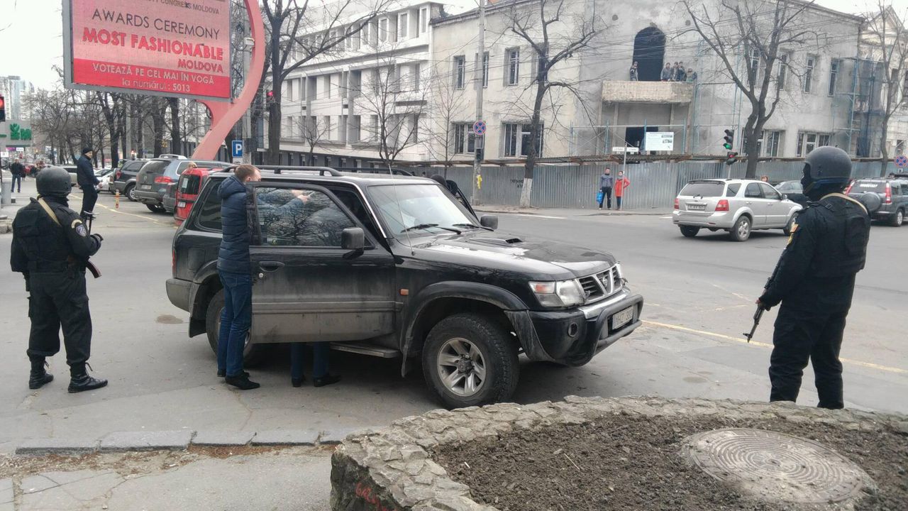 В ходе обысков были конфискованы фальшивые деньги на сумму 10 тыс. евро.
