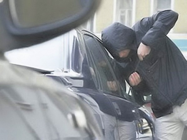 В Чадыр-Лунге неизвестные угнали автомобиль.