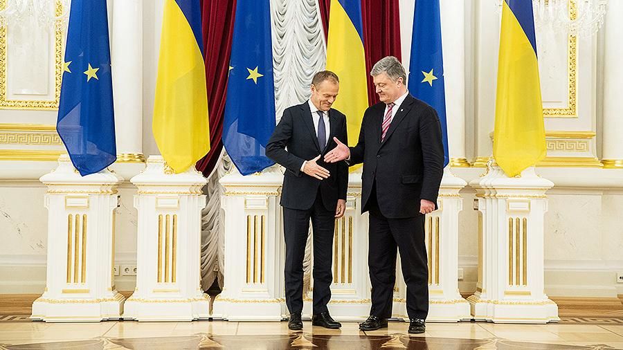 Порошенко поблагодарил Туска за «огромные усилия, приложенные к тому, чтобы Украина вернулась в семью европейских народов».
