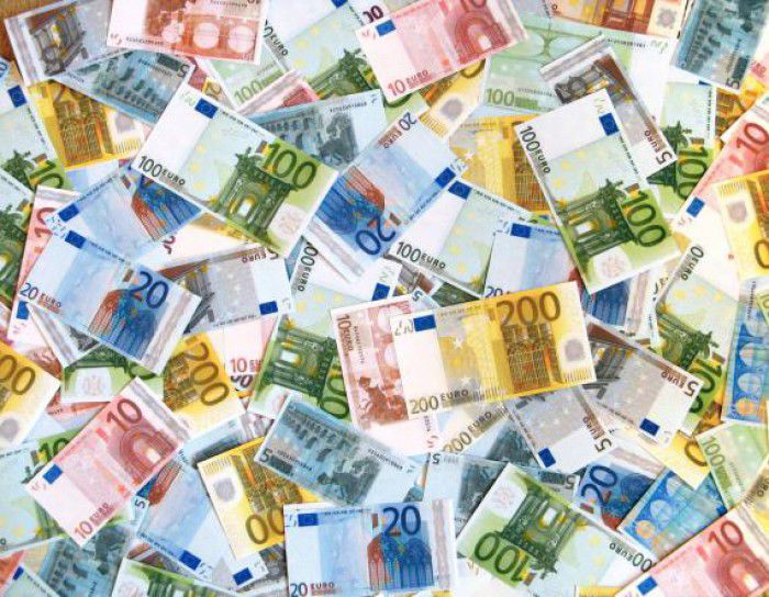 100.000 de euro, găsiți plutind pe Dunăre. Foto: digi24.ro